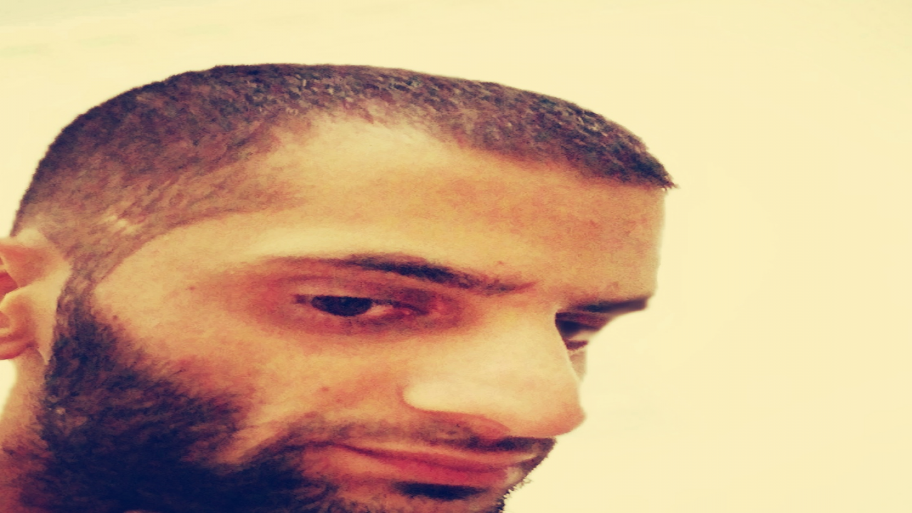 الصورة الشخصية للشاعر زكريا
