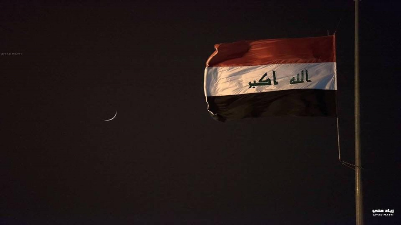 يهلال تِظهَـــر والگَــلُـب لسّـــاتـه مَهمـــومْ مِنِّ الوِگِع عالمشرعة والصّـدرة مهشـــــومْ وَأَحْنَة بُگينة أبلا حِمة من هِجمت الگُـــومْ وأطفـال فــرَّت مِــــنْ خِيَم شبَّتــــــه نيرانْ #حسن_الجزائري