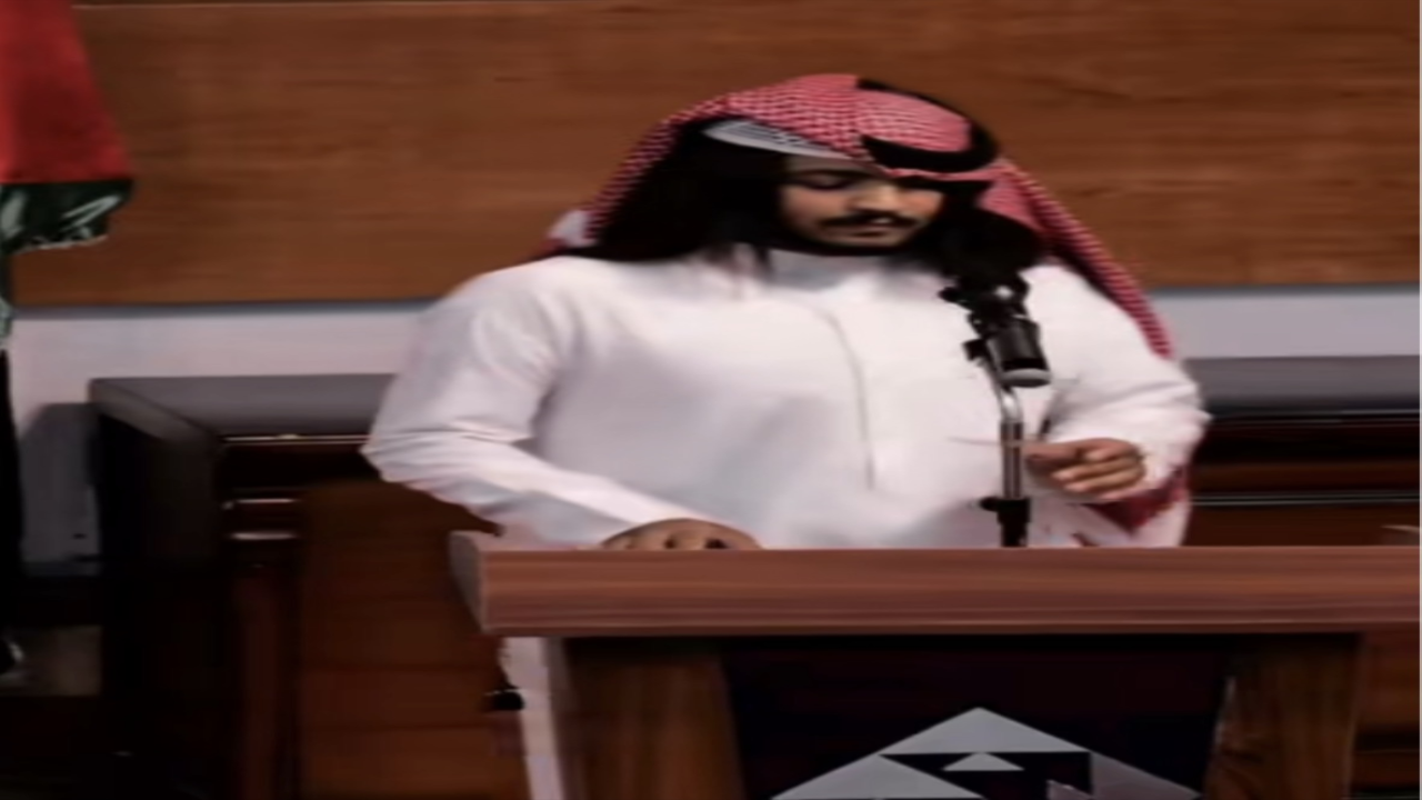 انا على رجمي من العام منجن لو طاف عن رجمي رديف السحابي ماعاد لرجال في شيء يعنن لا واعذابي كيف لا وعاذابي يحمود قل لمهاجر الدار لاحنترا جنابه مايناسب جنابيلو كان نافسني على حب ابو سنمني طلاق ومنه دية شبابي