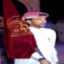 الشاعر محمد بن فطيس يوقع ديوانه وسط حشود جماهيرية في معرض الكتاب في أبو ظبي