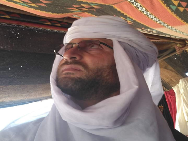 في الخيمة