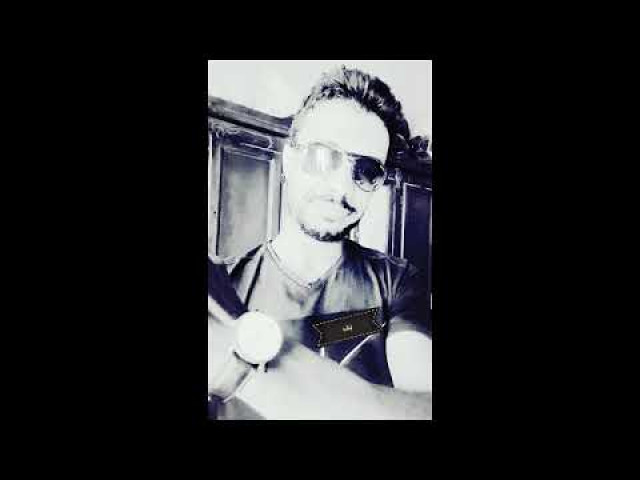 قميصه البني
